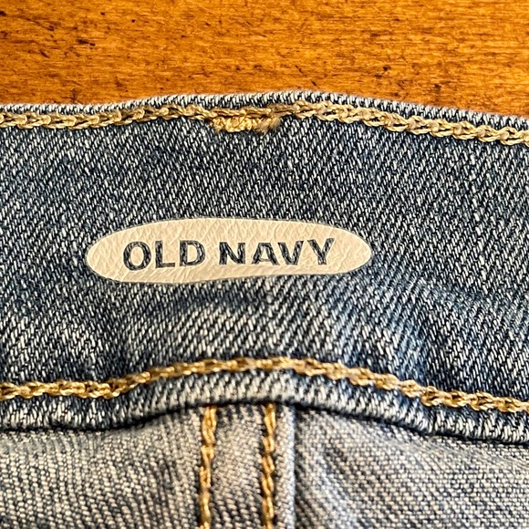 Old Navy Blue Denim Shorts Cuffed Lightwash Distressed Sz 6 1099-396 - Picture 6 of 6